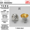 ぐい呑 干支 虎 金箔
尺寸：φ60 × H38mm
重量：100–120g
容量：50cc
材質：100% 錫、金箔
Guinomi Zodiac Tiger Gold Leaf
Size: φ60 × H38mm
Weight: 100–120g
Capacity: 50cc
Material: 100% Tin, Gold Leaf